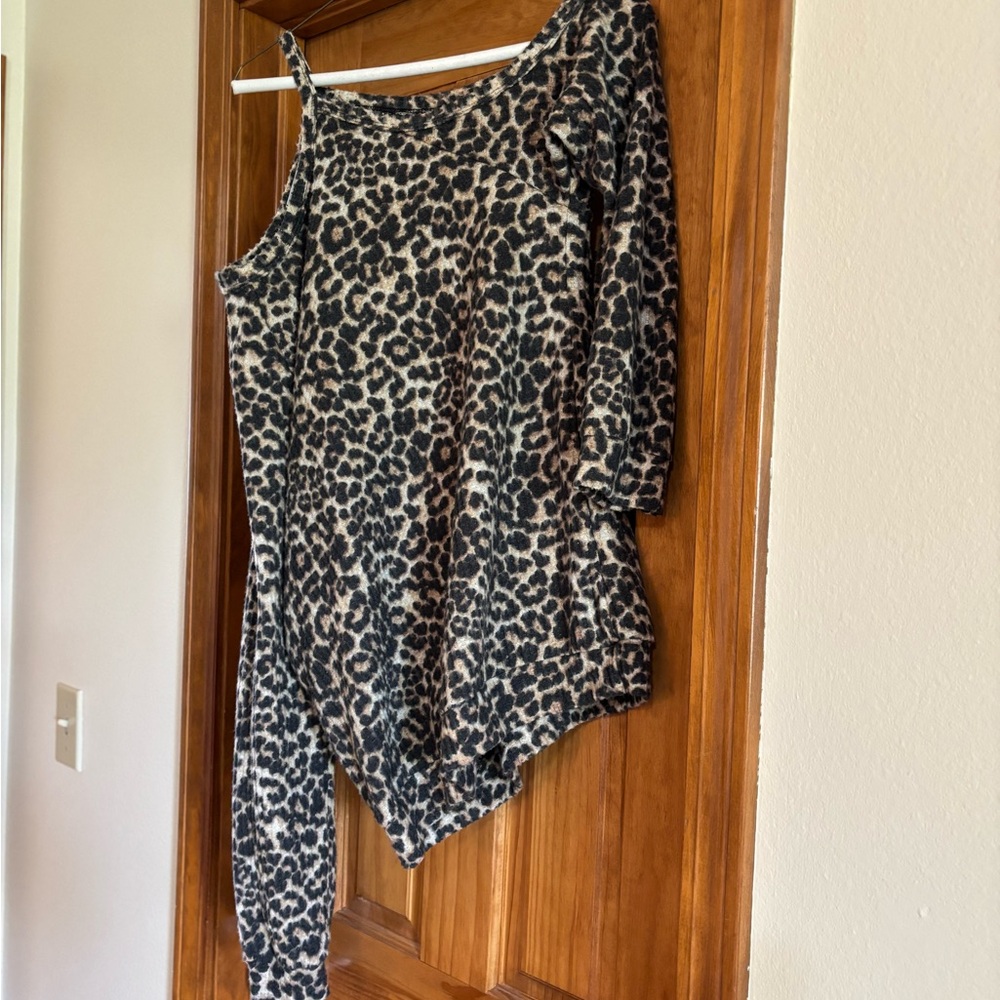 Leopard Print Off-Shoulder Short Sleeve Top - Beige/Black